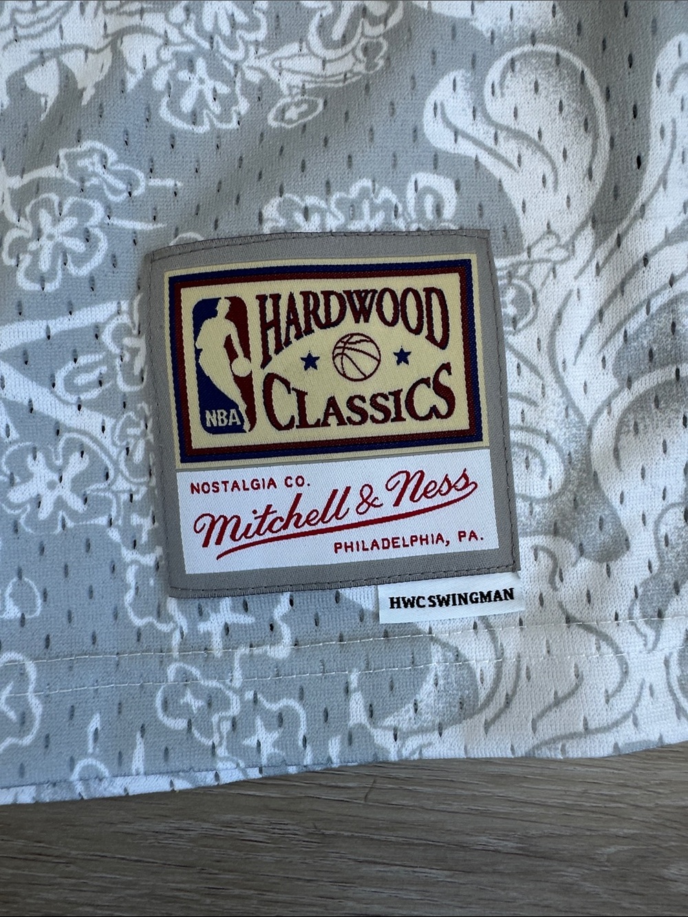Mitchell & Ness Iverson Hardwood Classics 1996/97 Lunar New Year Swingman Jersey - Picture 4 of 7